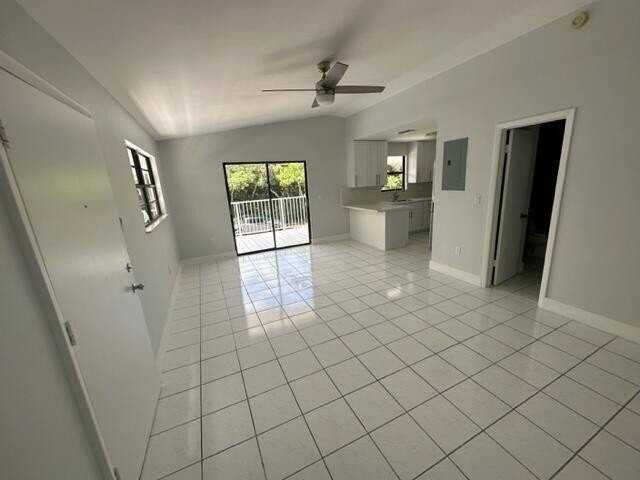 333 Bay View Ave - Photo 6 of 22