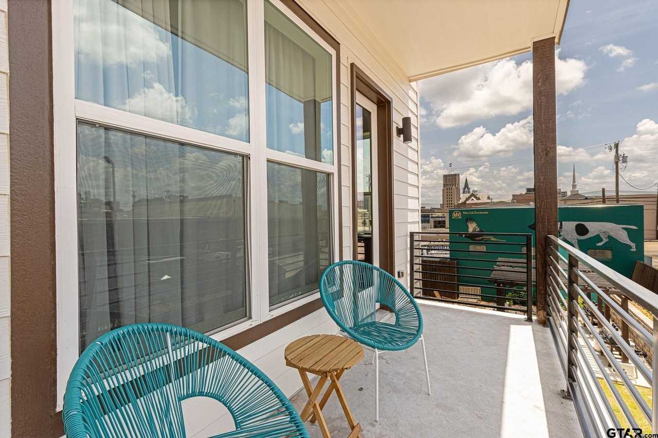 540 W Erwin St - Photo 4 of 27