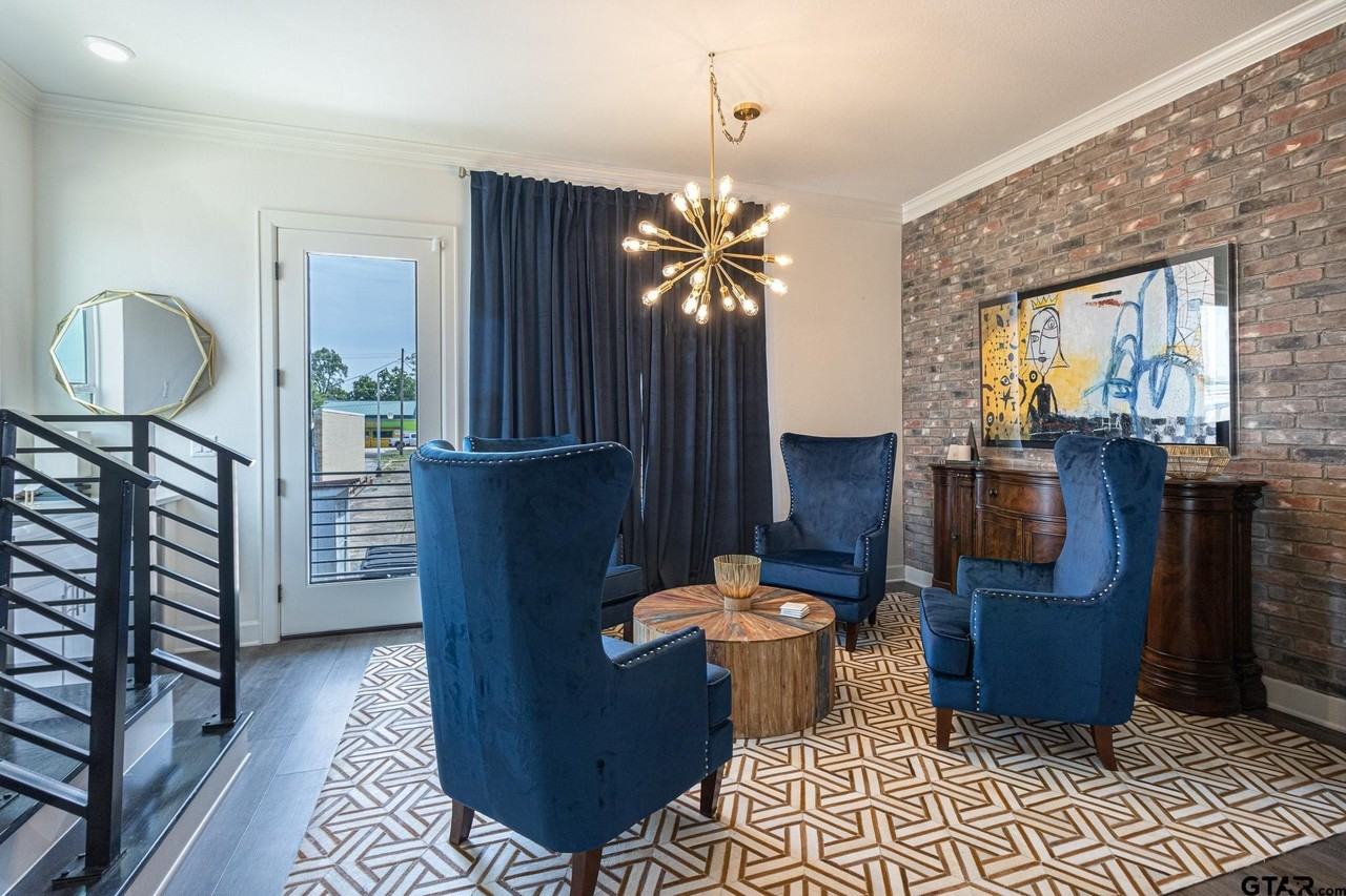 540 W Erwin St - Photo 7 of 27