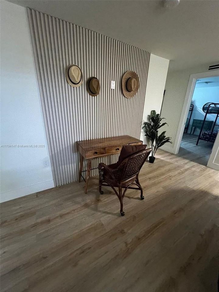 1244 Nw 32nd St #B - Photo 6 of 15