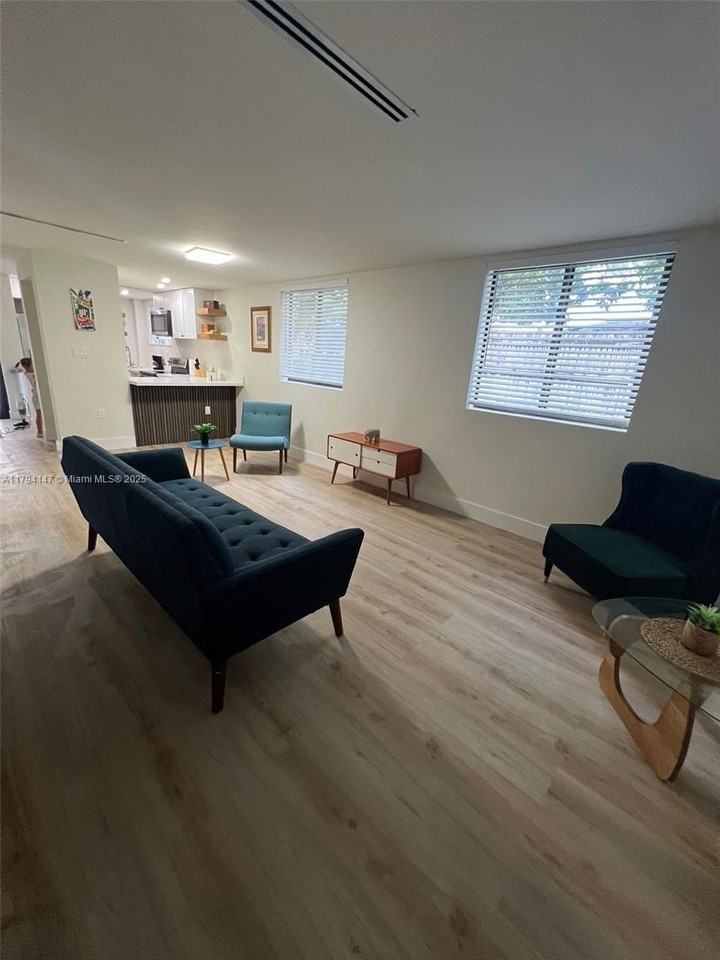 1244 Nw 32nd St #B - Photo 7 of 15