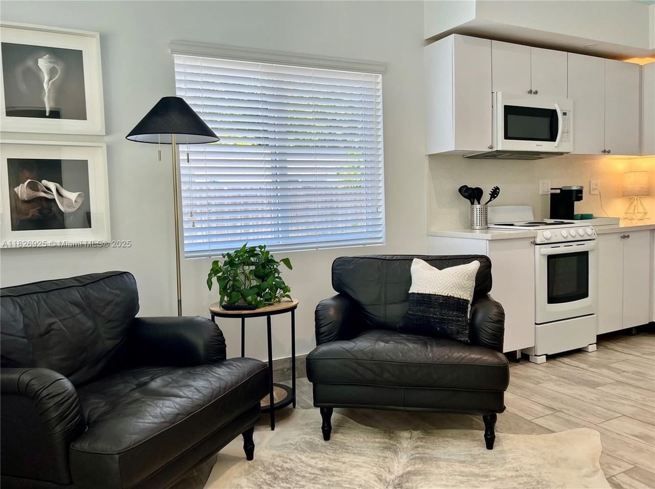 3850 Charles Ter - Photo 4 of 29