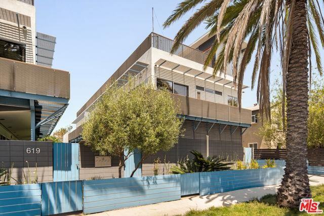 621 San Juan Ave #B - Photo 3 of 4