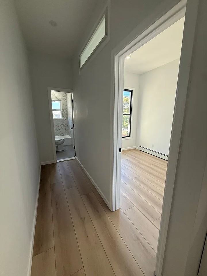 477 Grandview Ave #2R - Photo 2 of 8