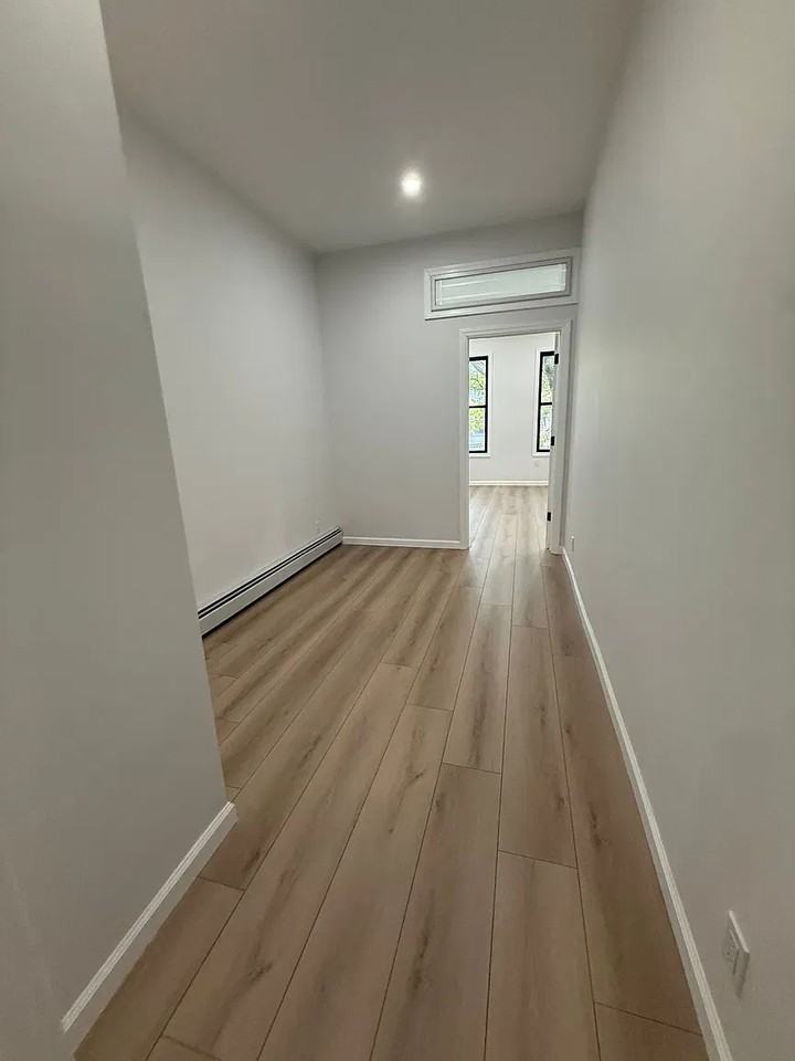 477 Grandview Ave #2R - Photo 3 of 8