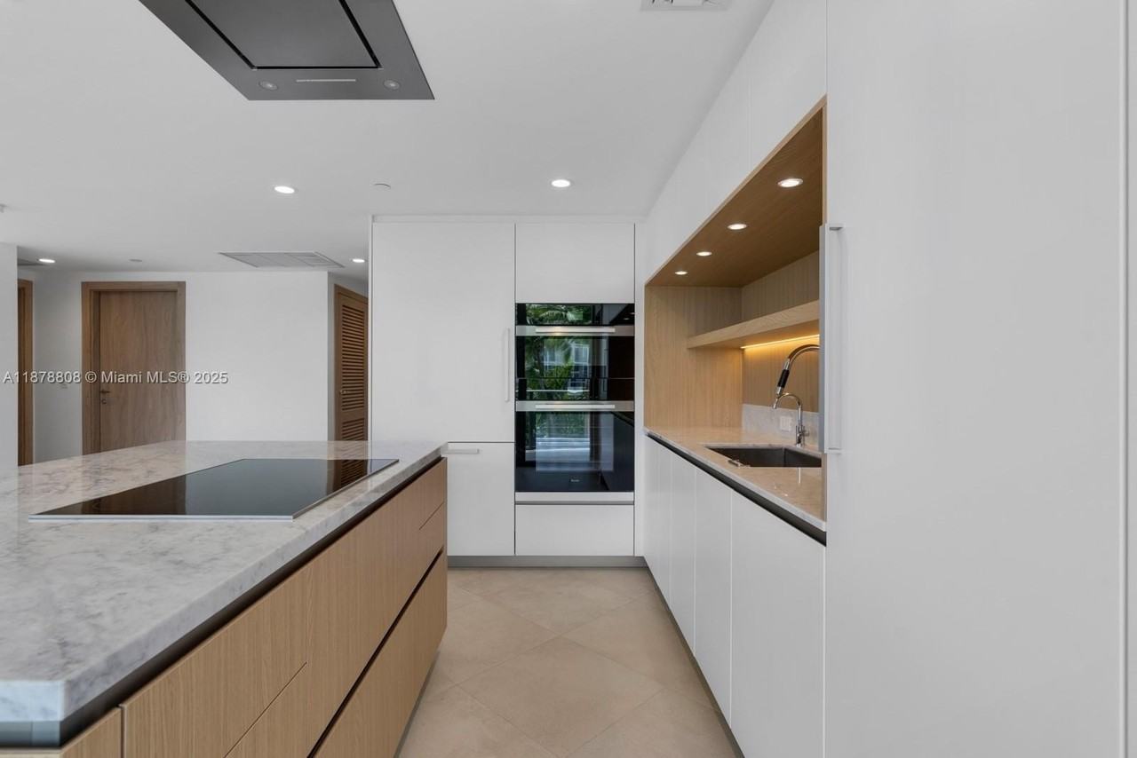 1135 103rd St #408 - Photo 5 of 37