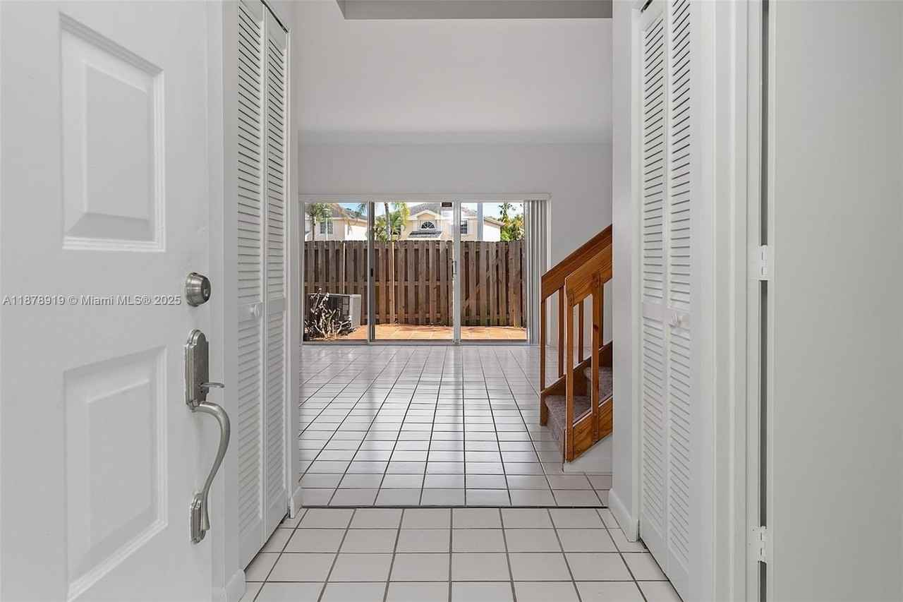 11828 Southwest 100th Street #0 - Photo 5 of 40