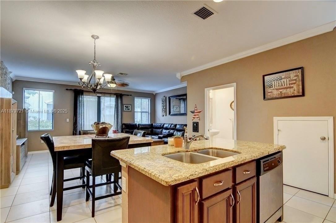 1071 Nw 33rd Ct - Photo 5 of 31