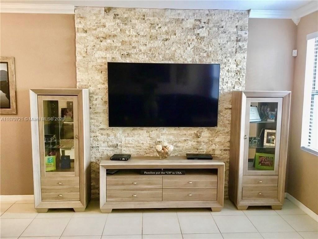 1071 Nw 33rd Ct - Photo 6 of 31