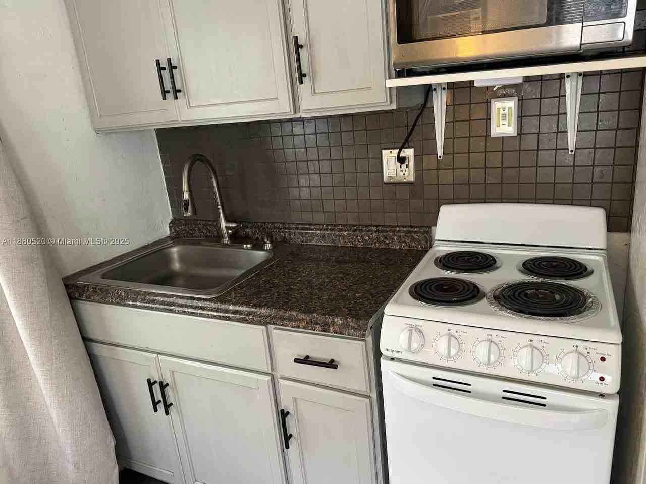 1101 Ne 14th Ave #1-4 - Photo 6 of 10