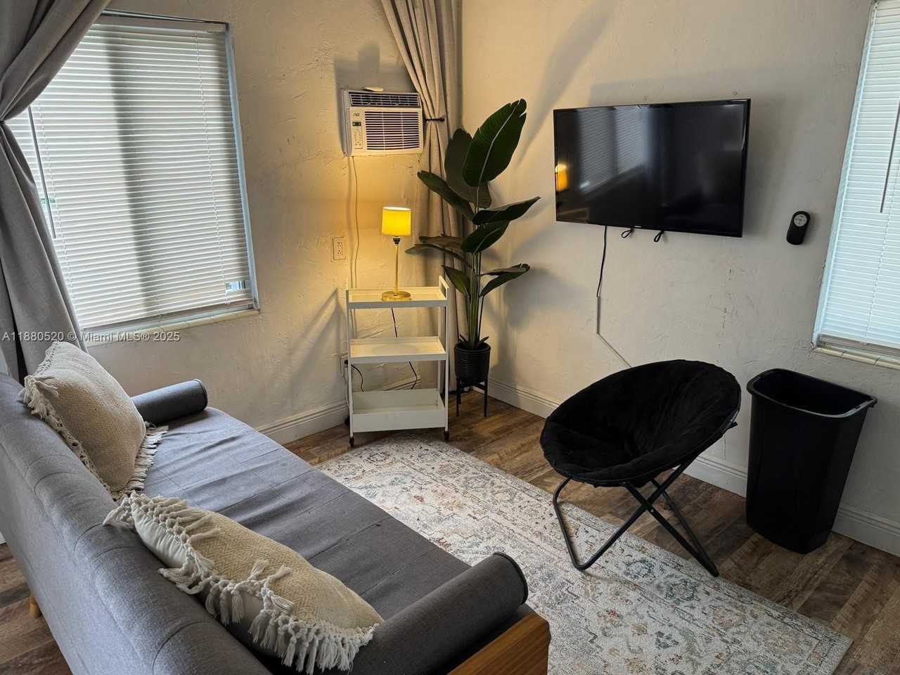 1101 Ne 14th Ave #1-4 - Photo 7 of 10