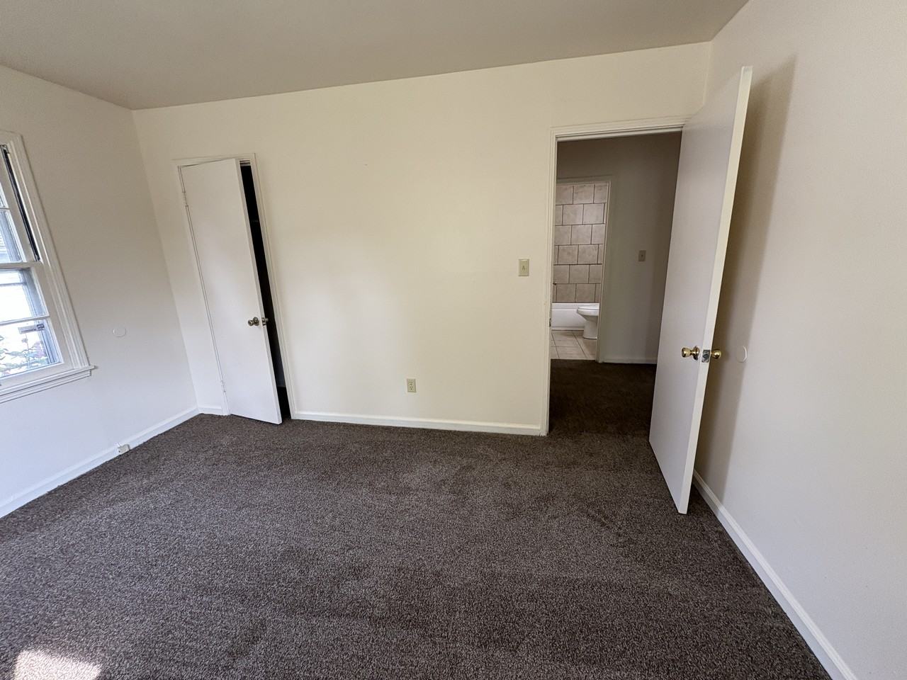 4605 Kings Highway - Photo 2 of 8