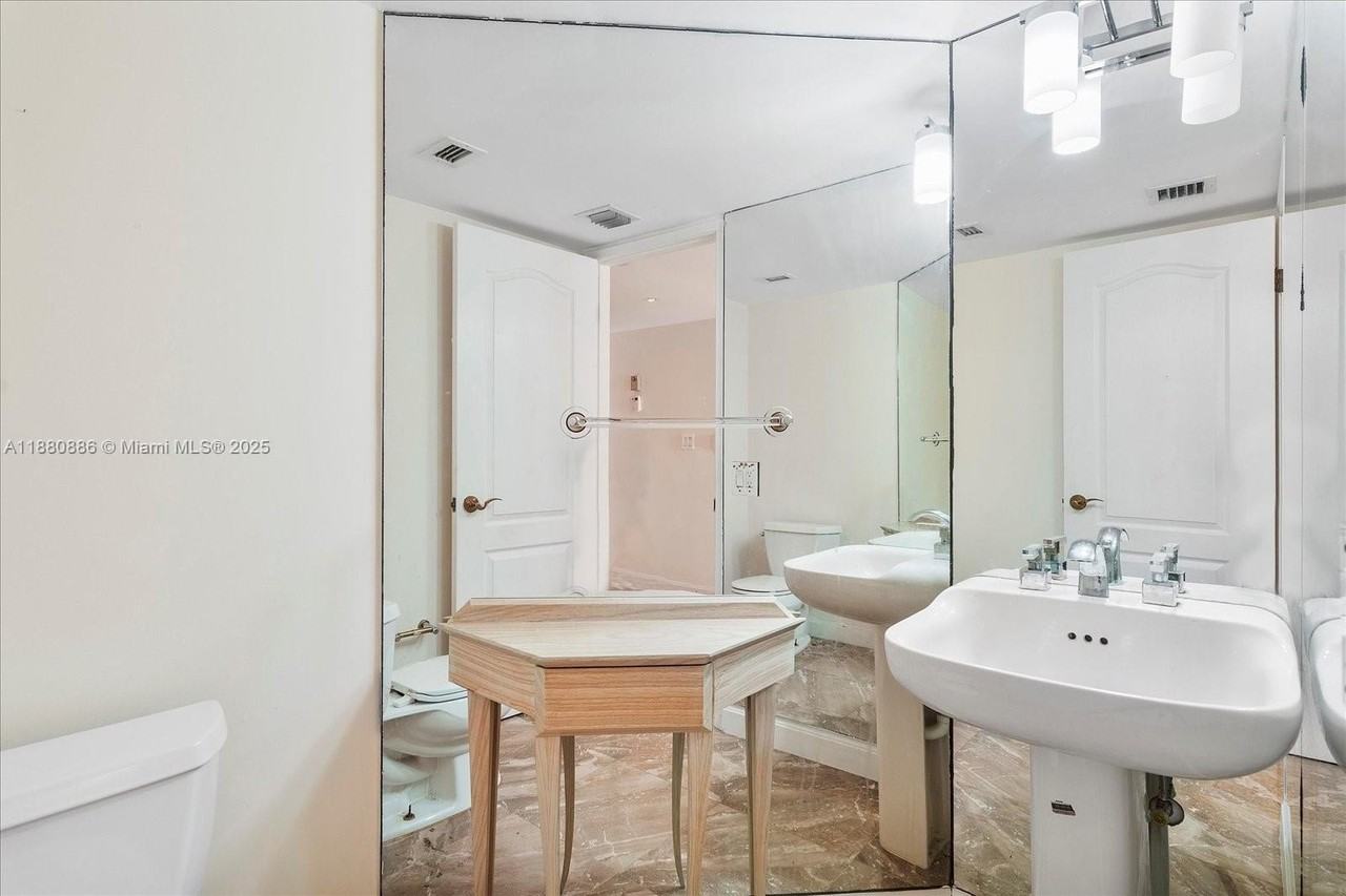 5757 Collins Avenue #2106 - Photo 4 of 45