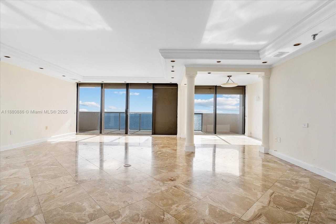 5757 Collins Avenue #2106 - Photo 6 of 45