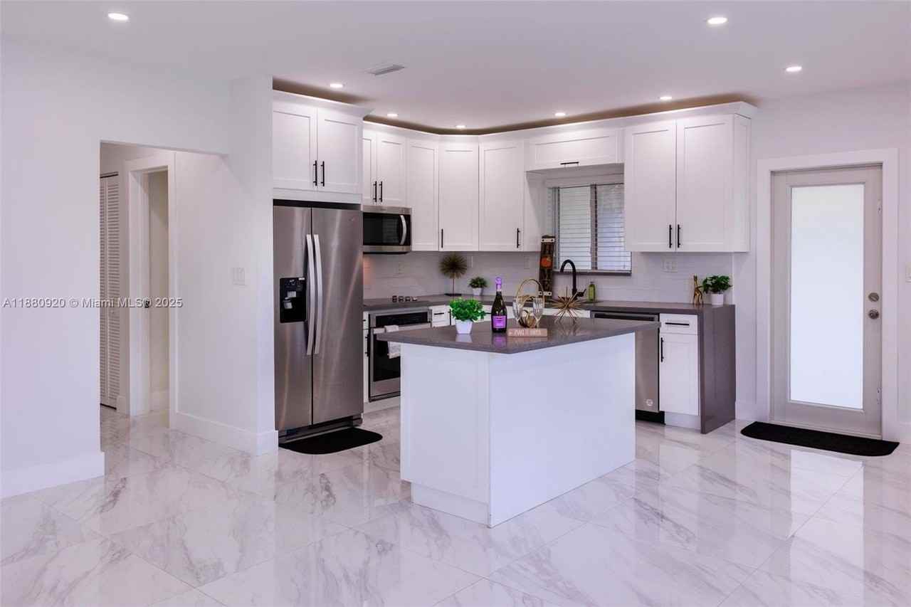 320 Ne 172nd St #0 - Photo 3 of 9