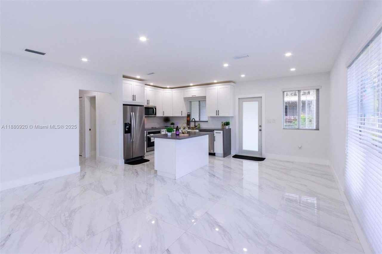 320 Ne 172nd St #0 - Photo 4 of 9