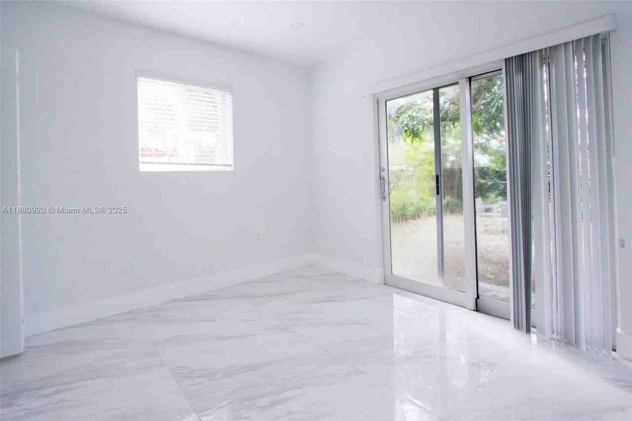 320 Ne 172nd St #0 - Photo 7 of 9