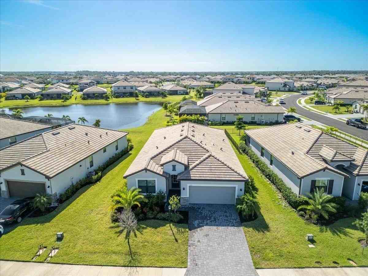 5161 Coral Reef Way - Photo 2 of 48