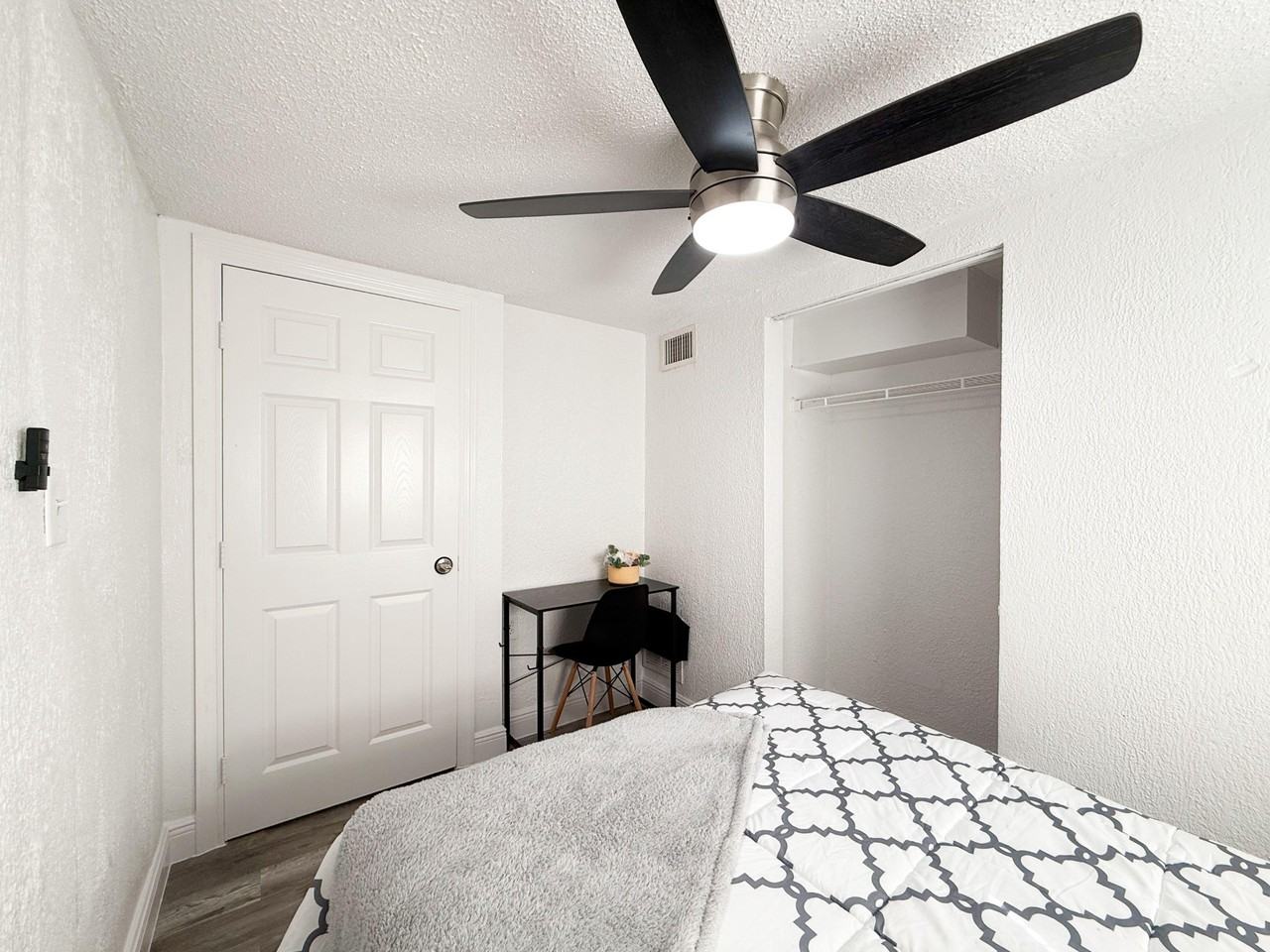 E Cayuga St - Photo 6 of 8