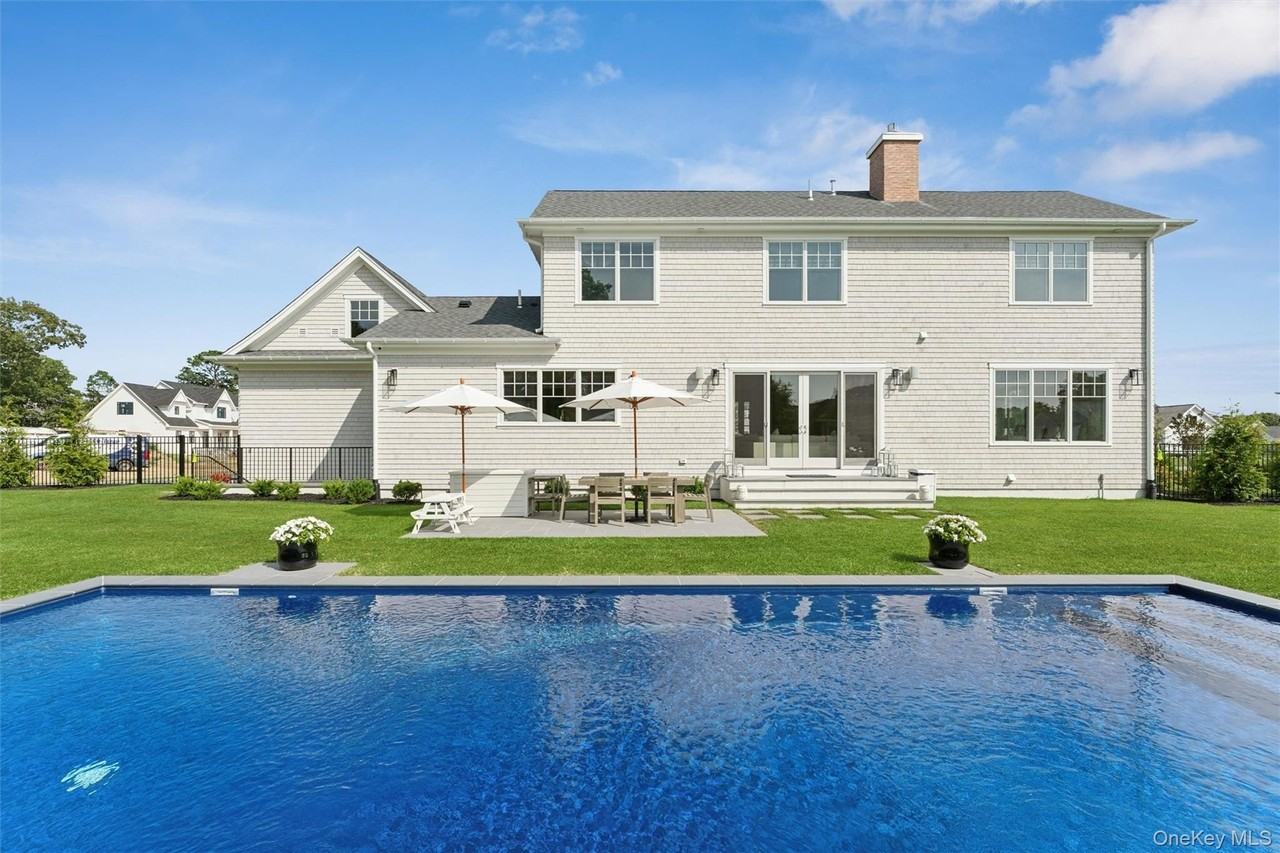 7 Margareta Ct - Photo 3 of 33