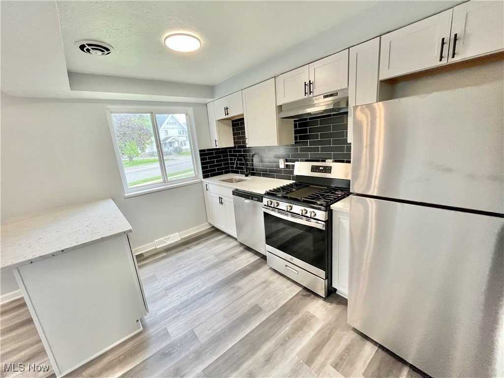 2868 Noble Rd Apt 16 #16 - Photo 4 of 6