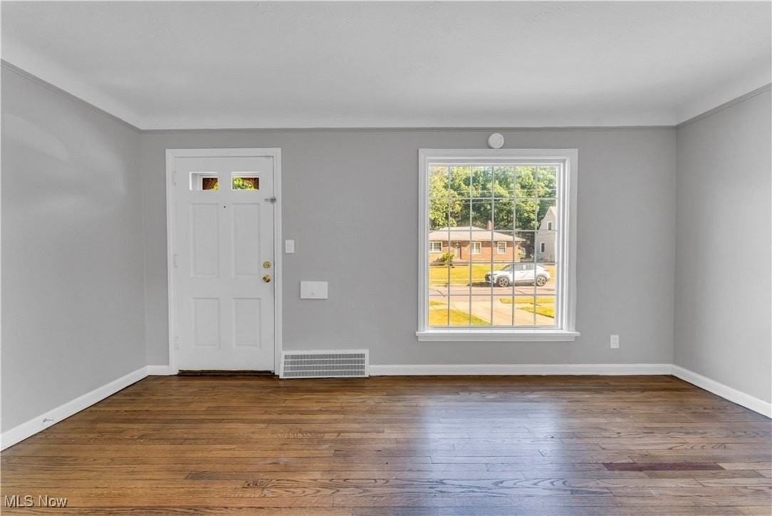 2703 Hearthstone Rd - Photo 3 of 25