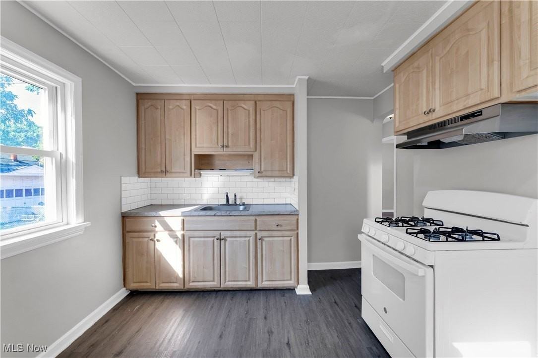 2703 Hearthstone Rd - Photo 6 of 25