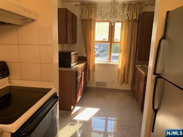 279 Slocum Way - Photo 5 of 15