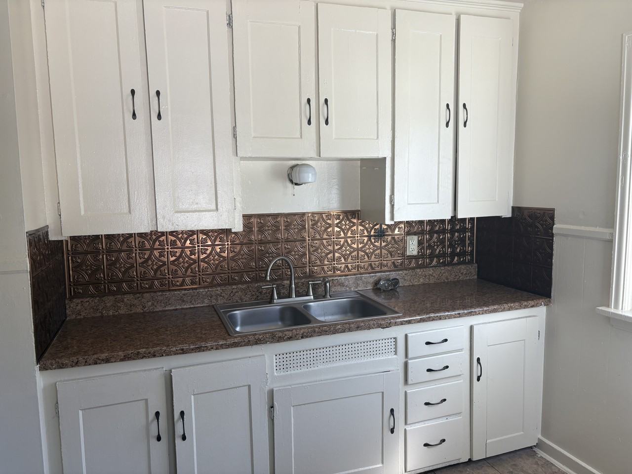 4002 Saint James Avenue - Photo 2 of 10