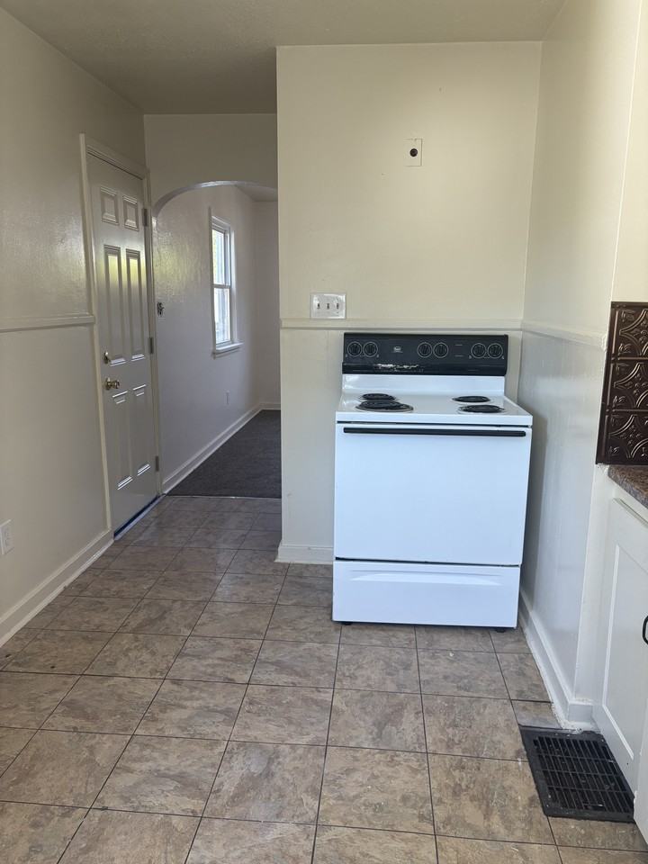 4002 Saint James Avenue - Photo 3 of 10