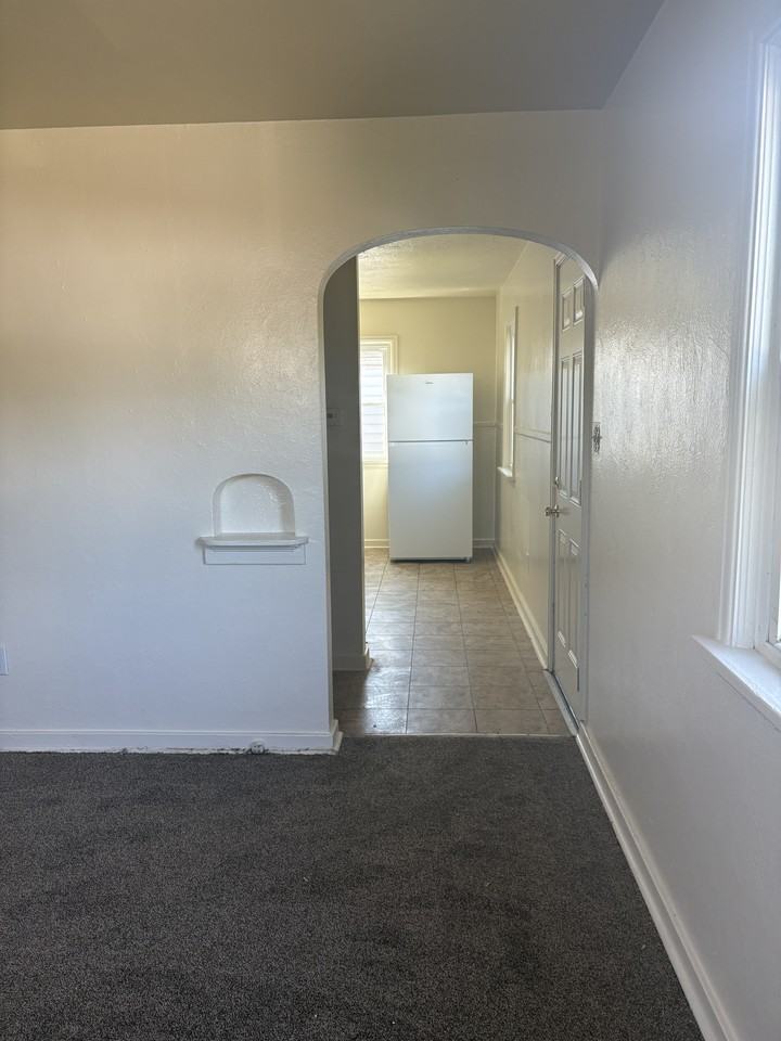 4002 Saint James Avenue - Photo 5 of 10