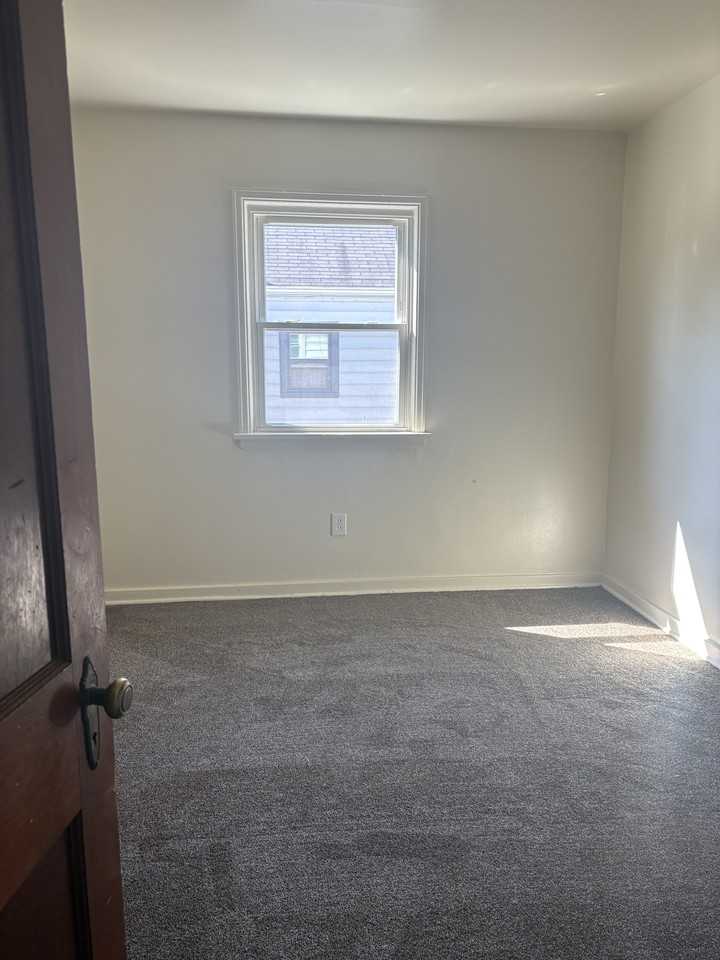 4002 Saint James Avenue - Photo 6 of 10