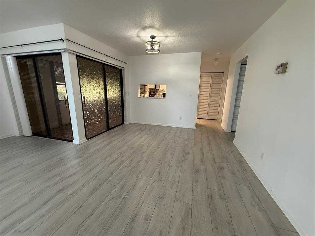 6101 Woodlake Blvd - Photo 5 of 18