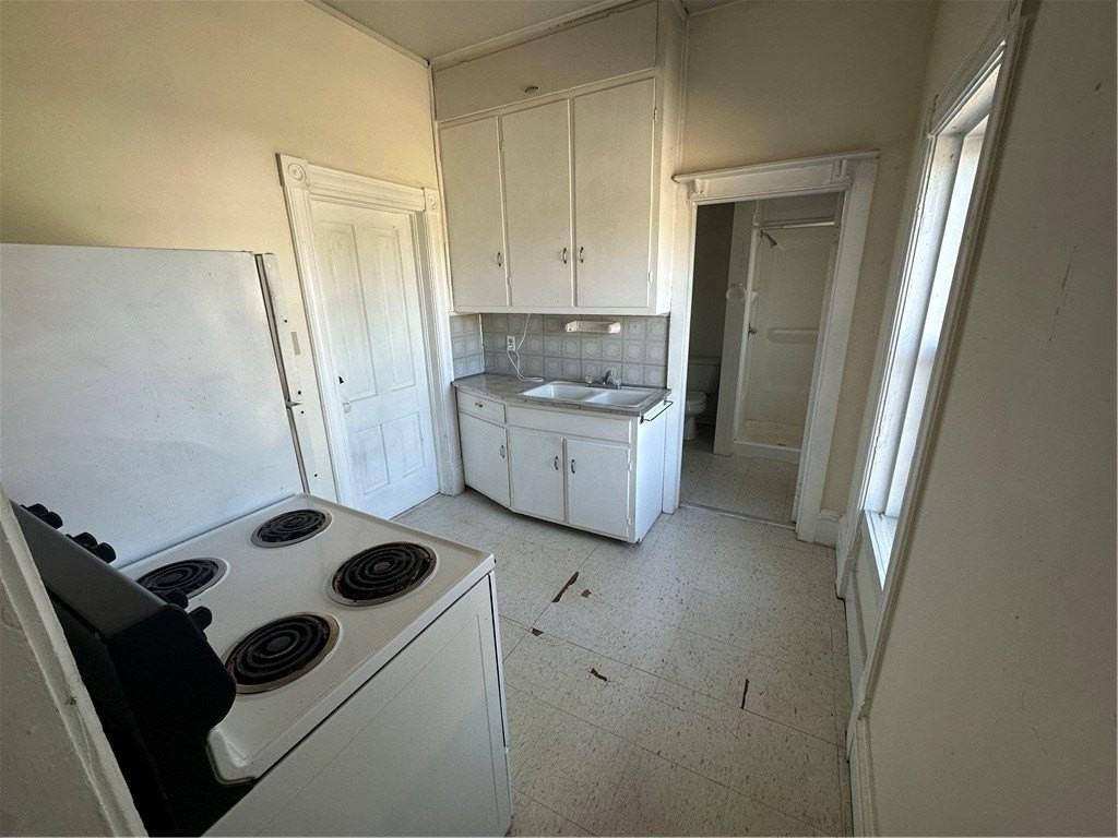 802 6th Ave E Apt 2 #2 - Photo 3 of 4