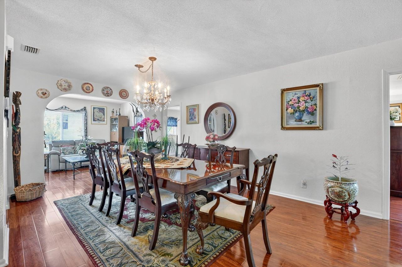 328 Nw 42nd St - Photo 3 of 29