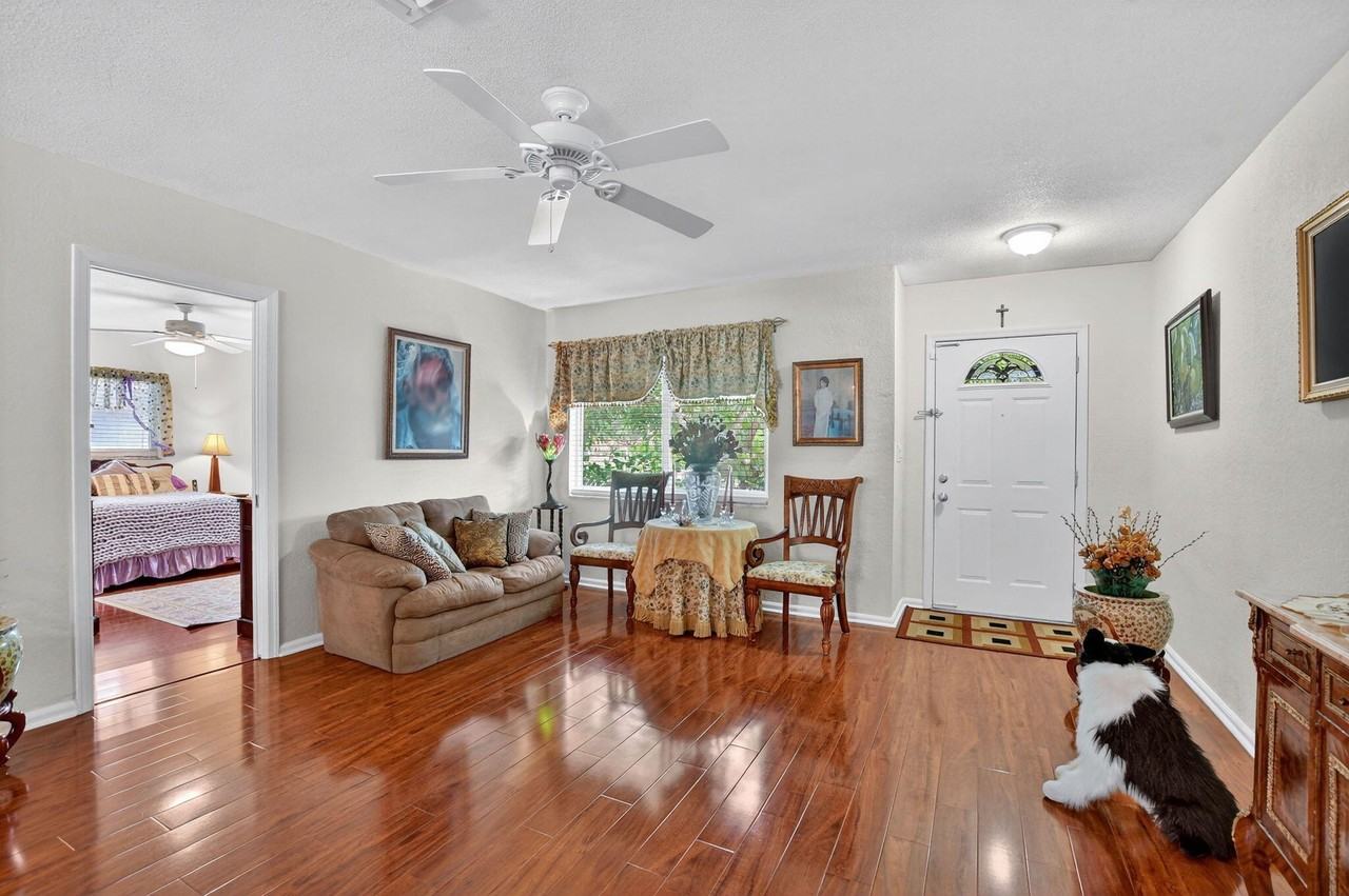 328 Nw 42nd St - Photo 5 of 29