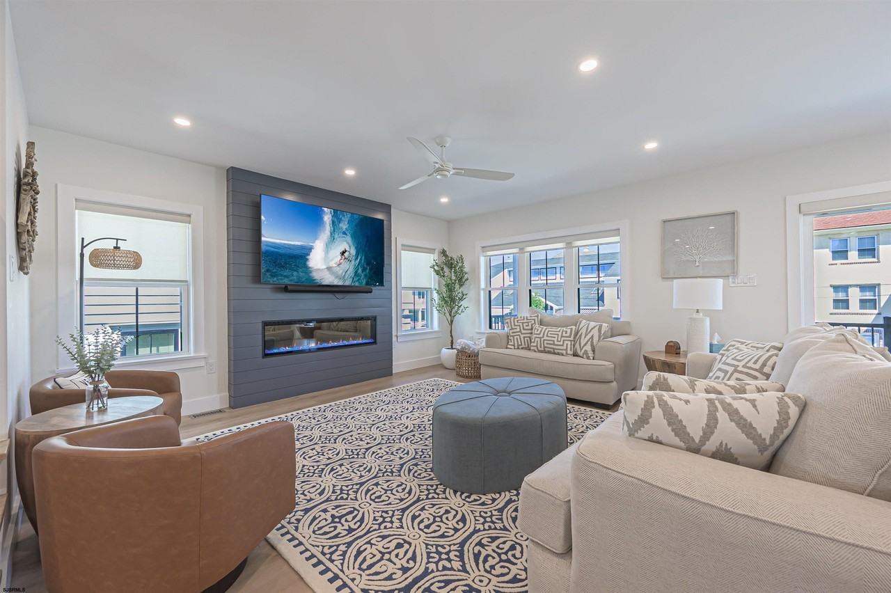 26 S Rosborough Ave - Photo 3 of 18