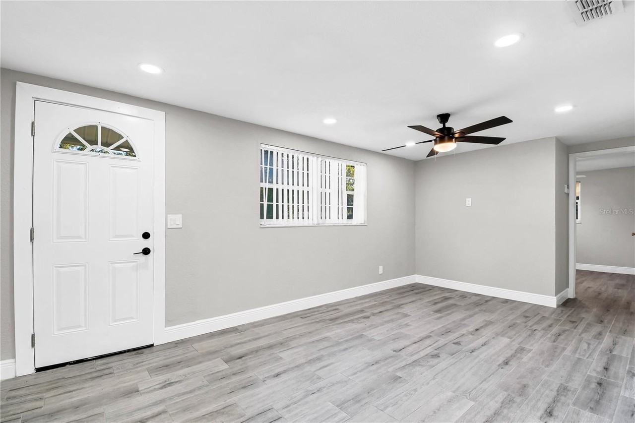7614 Alvina St - Photo 3 of 23