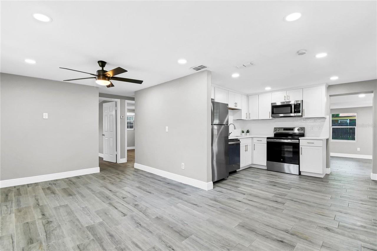 7614 Alvina St - Photo 5 of 23