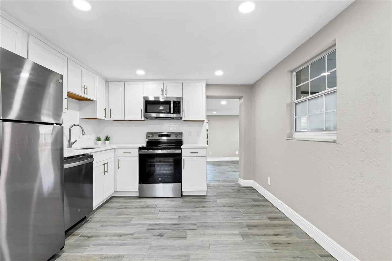 7614 Alvina St - Photo 7 of 23