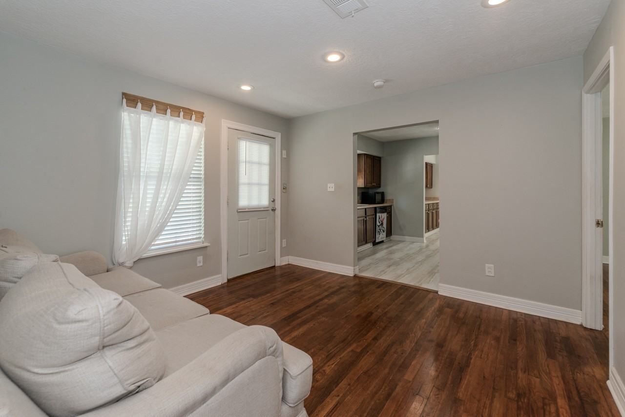 285 W Hartel St - Photo 5 of 27