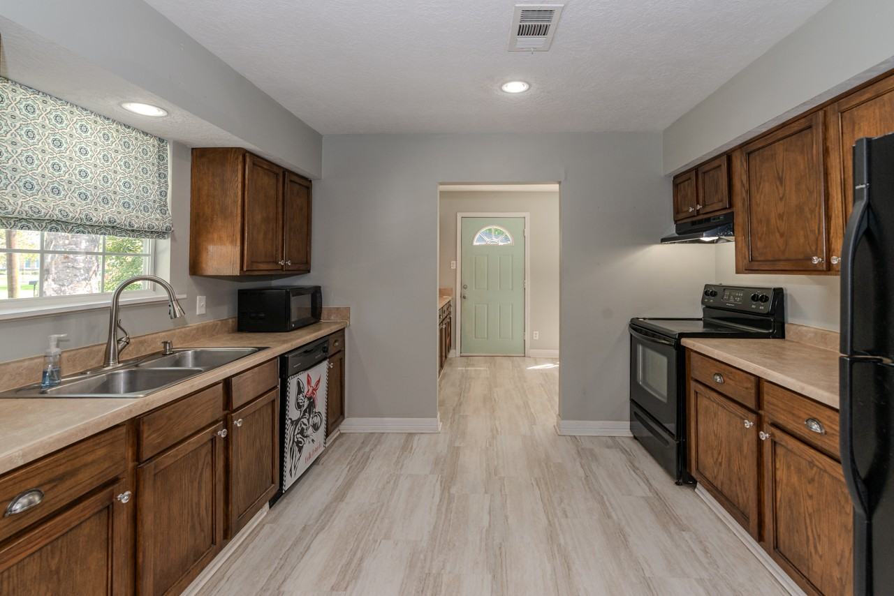 285 W Hartel St - Photo 6 of 27