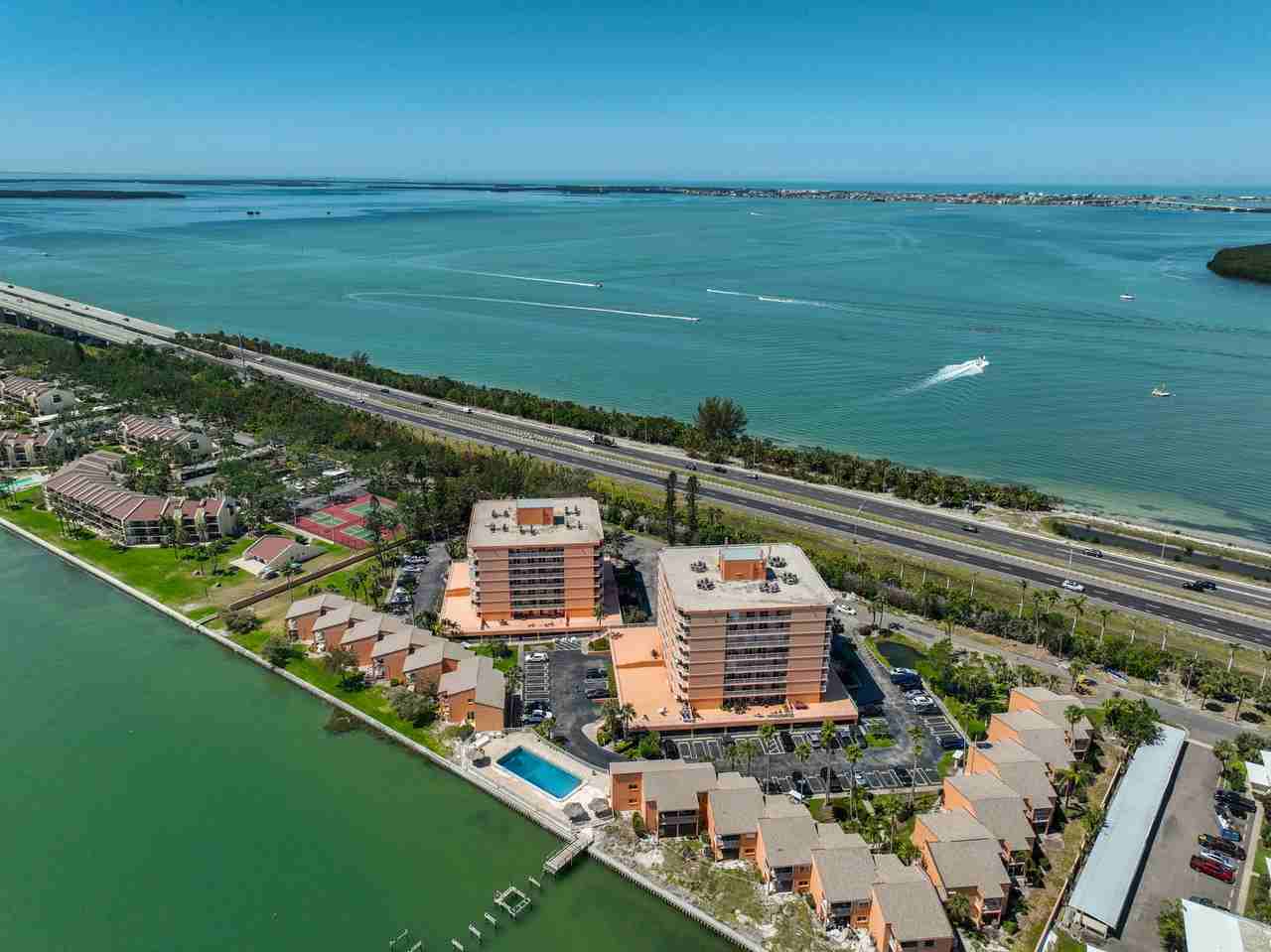 7430 Sunshine Skyway Ln S - Photo 3 of 33