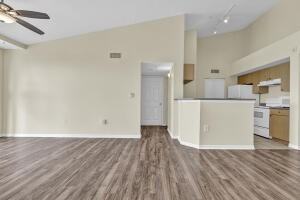 521 Villa Circle Unit# 521 ##521 - Photo 4 of 30