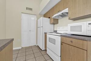 521 Villa Circle Unit# 521 ##521 - Photo 6 of 30