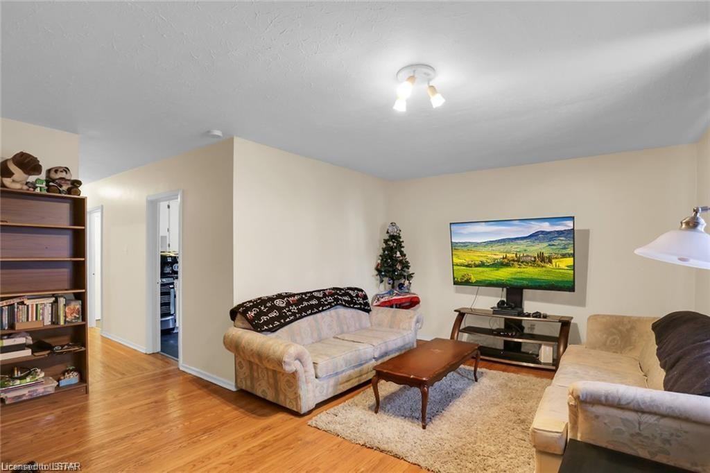 329 Salisbury St - Photo 2 of 10