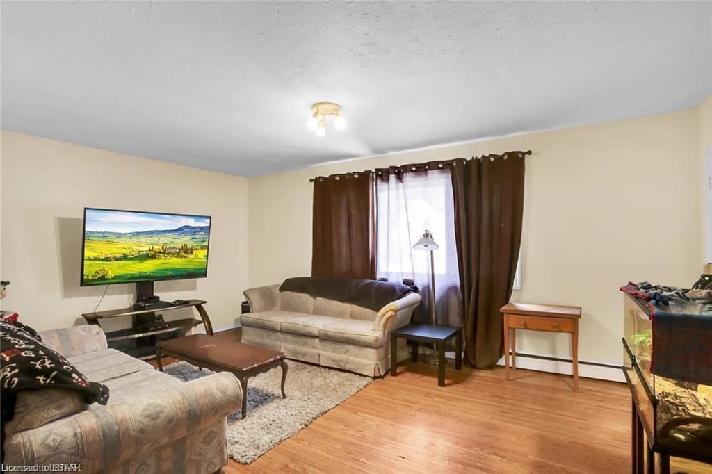 329 Salisbury St - Photo 3 of 10