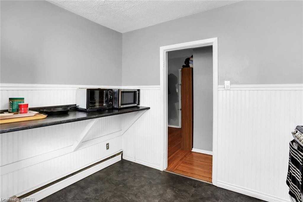 329 Salisbury St - Photo 5 of 10