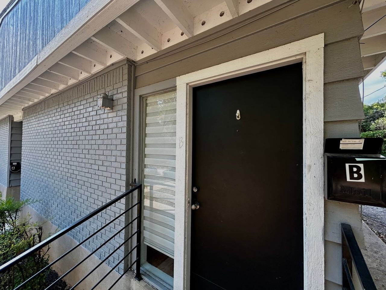 3304 Tom Green St - Photo 4 of 18