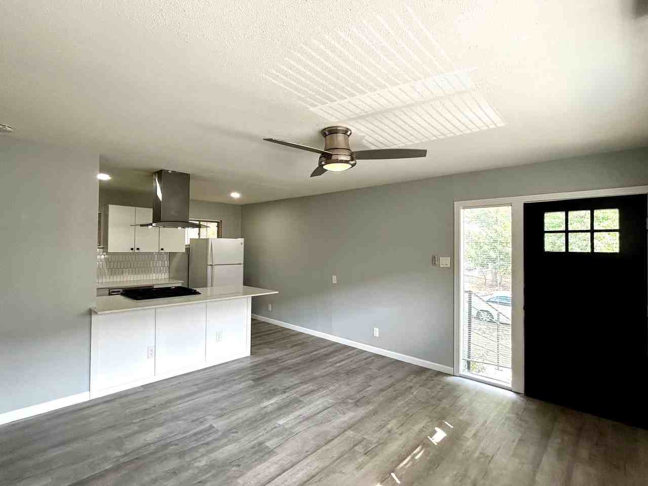 3304 Tom Green St - Photo 5 of 18